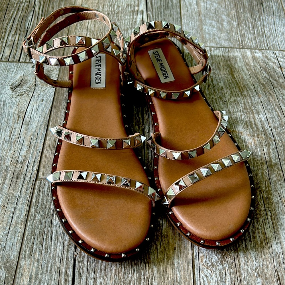 Steve Madden travel studded sandal tan-silver sz 9 LN
